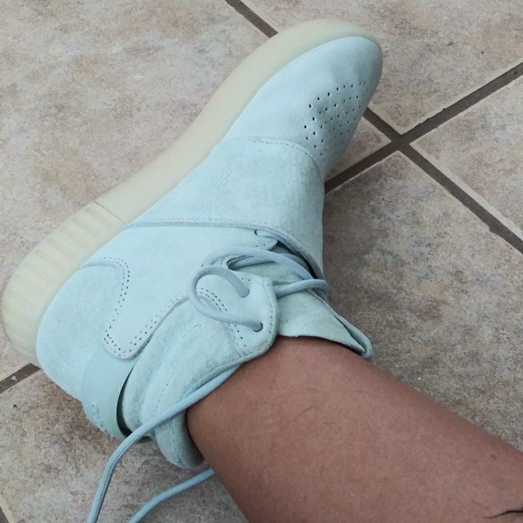 Pastel aqua adidas shoes. - Picture 4 of 7